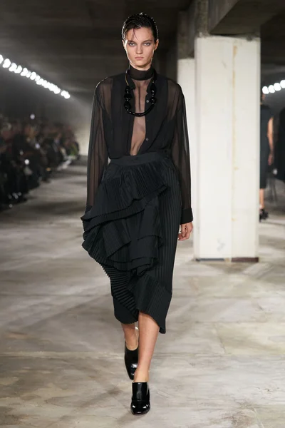 Look 12